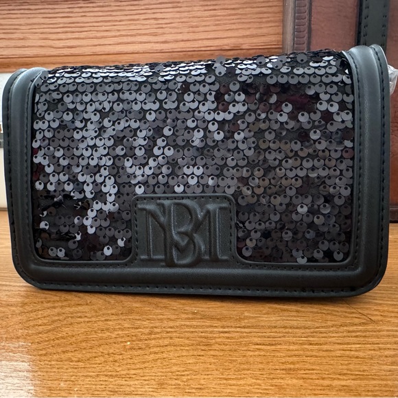 Badgley Mischka Handbags - Badgley Mischka Sequin Black Crossbody/ Clutch Gold Black Chain Strap